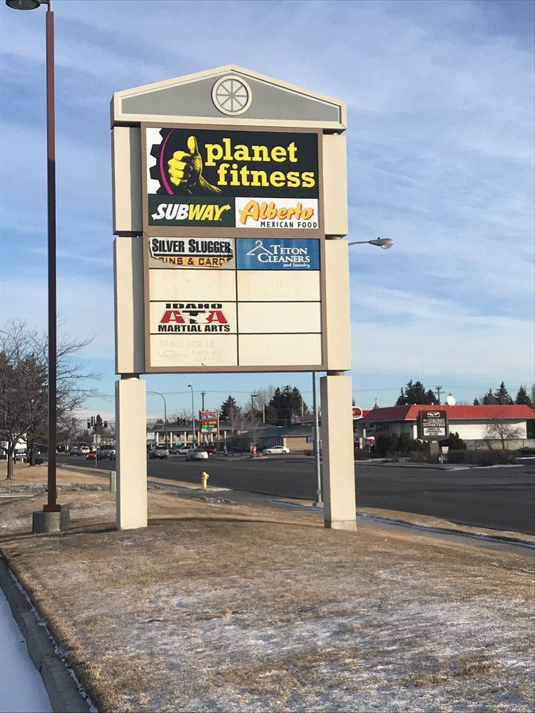 Parkway Plaza: 200-260 S. Woodruff Avenue, Idaho Falls, ID 83401